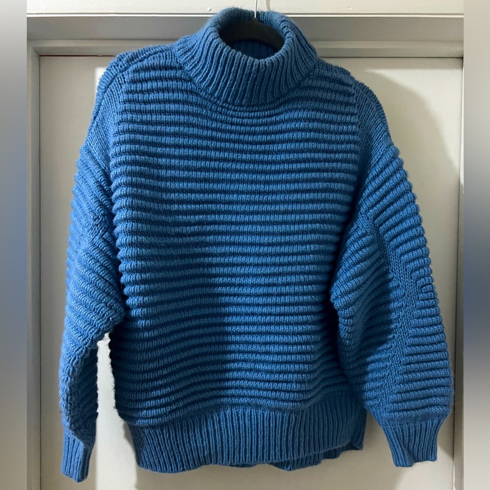 H&M Women’s oversized blue knit sweater Size Small